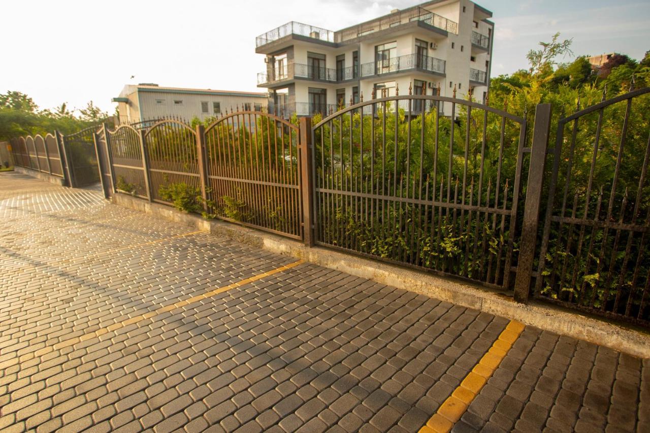 Hotel Pollux Batumi Esterno foto
