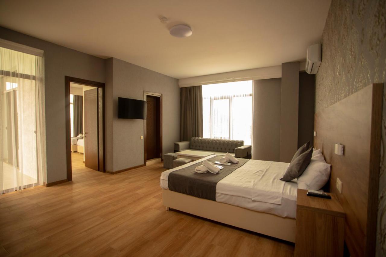 Hotel Pollux Batumi Esterno foto