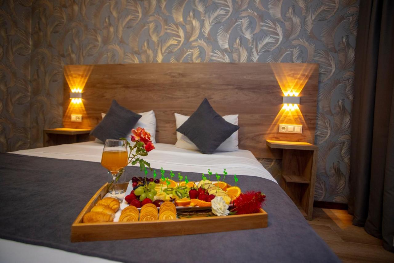 Hotel Pollux Batumi Esterno foto