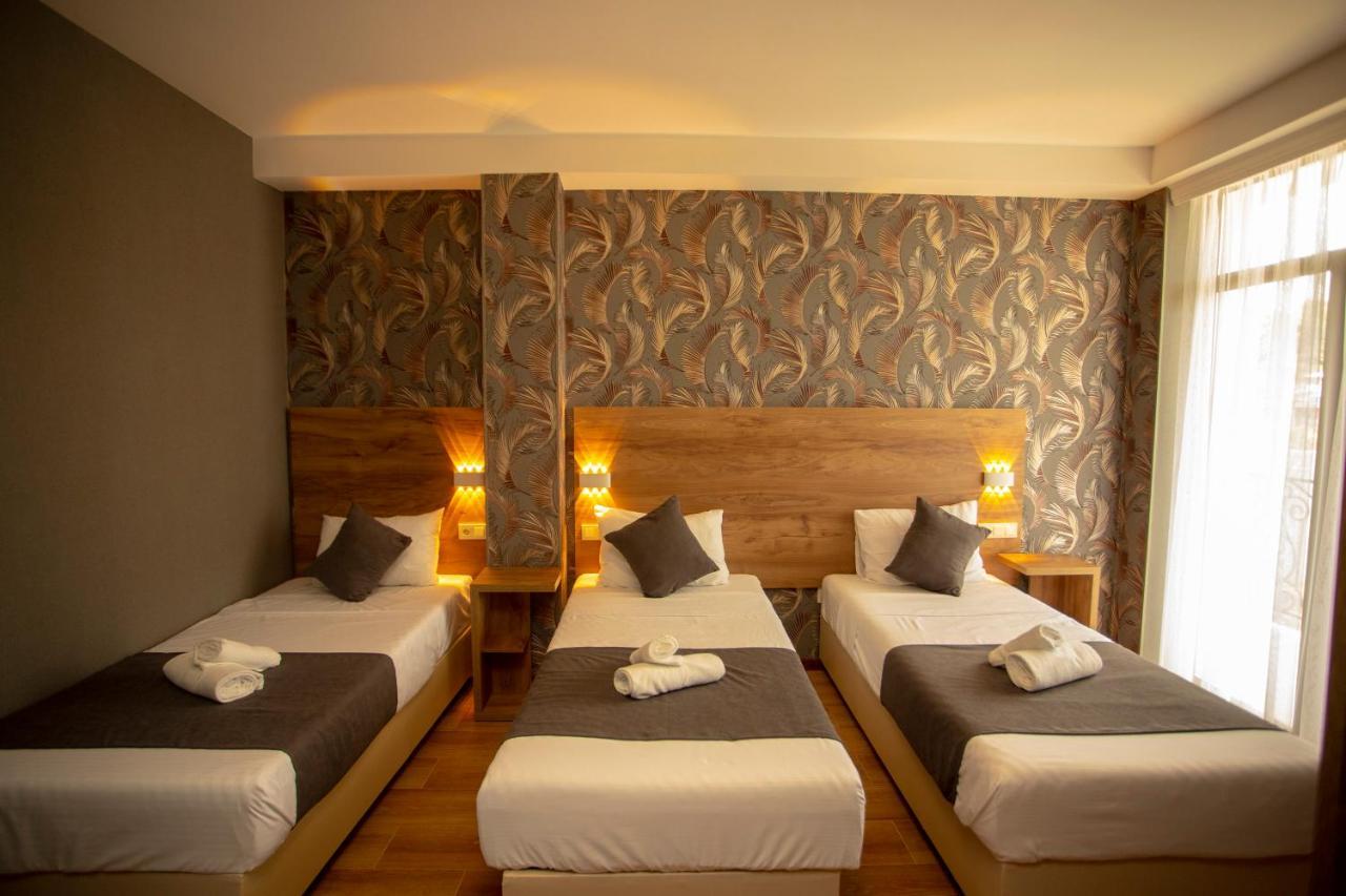 Hotel Pollux Batumi Esterno foto