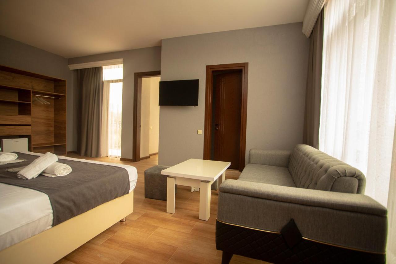 Hotel Pollux Batumi Esterno foto