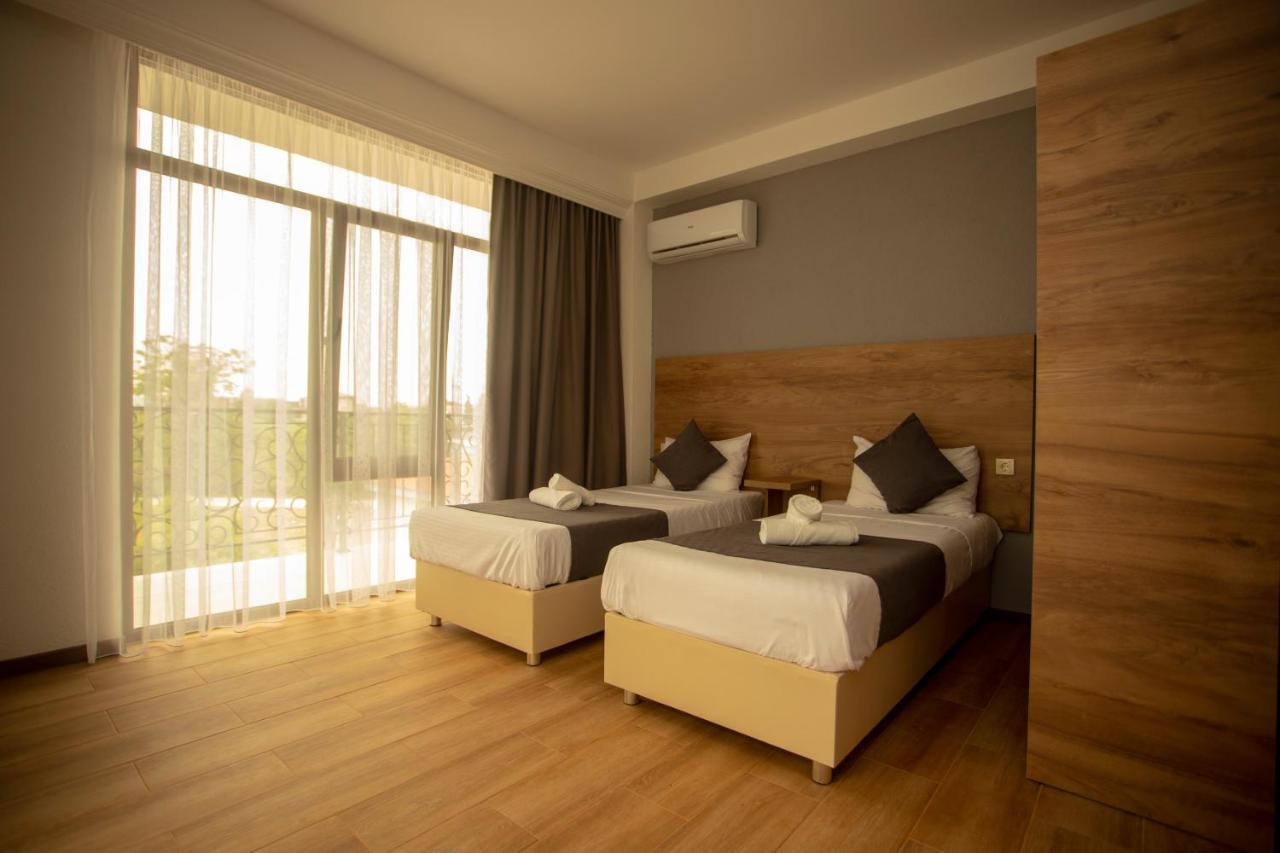 Hotel Pollux Batumi Esterno foto