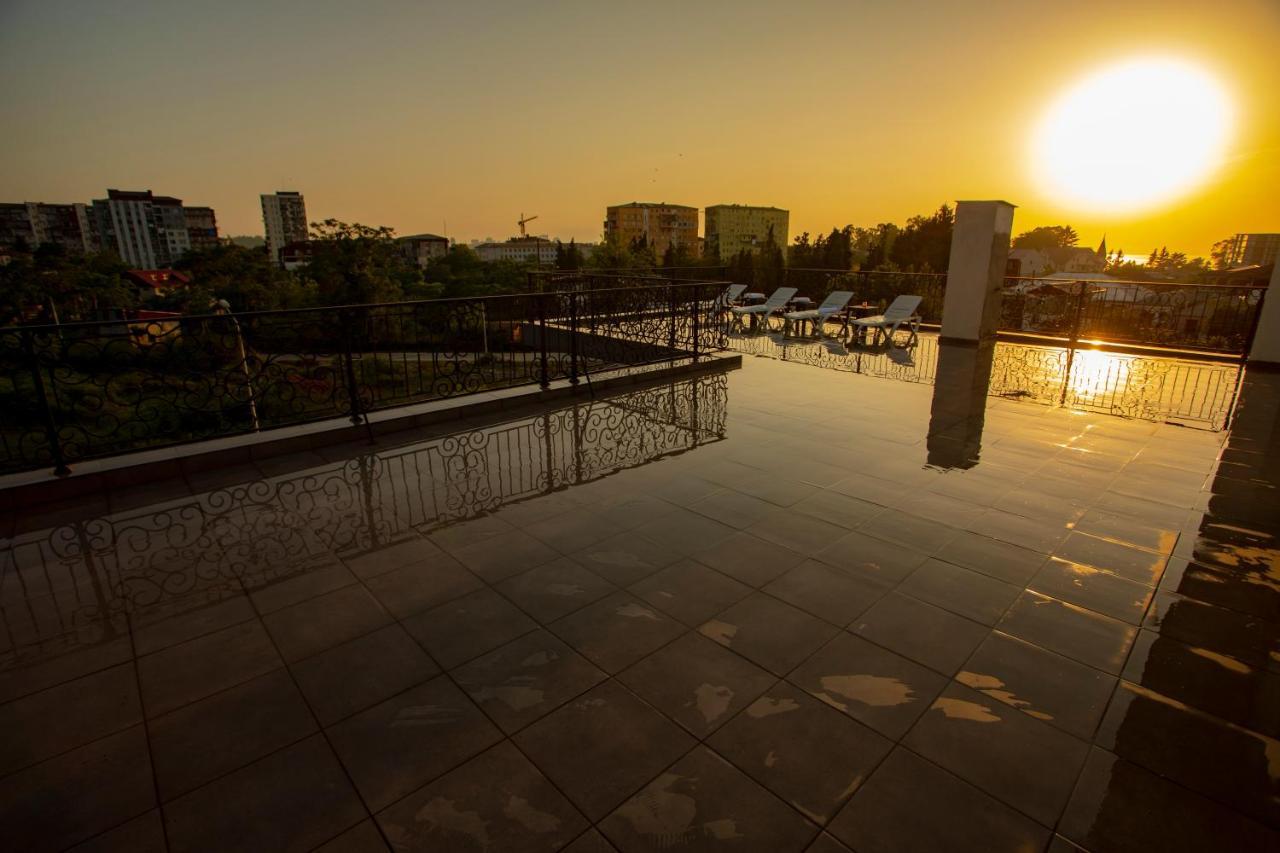 Hotel Pollux Batumi Esterno foto