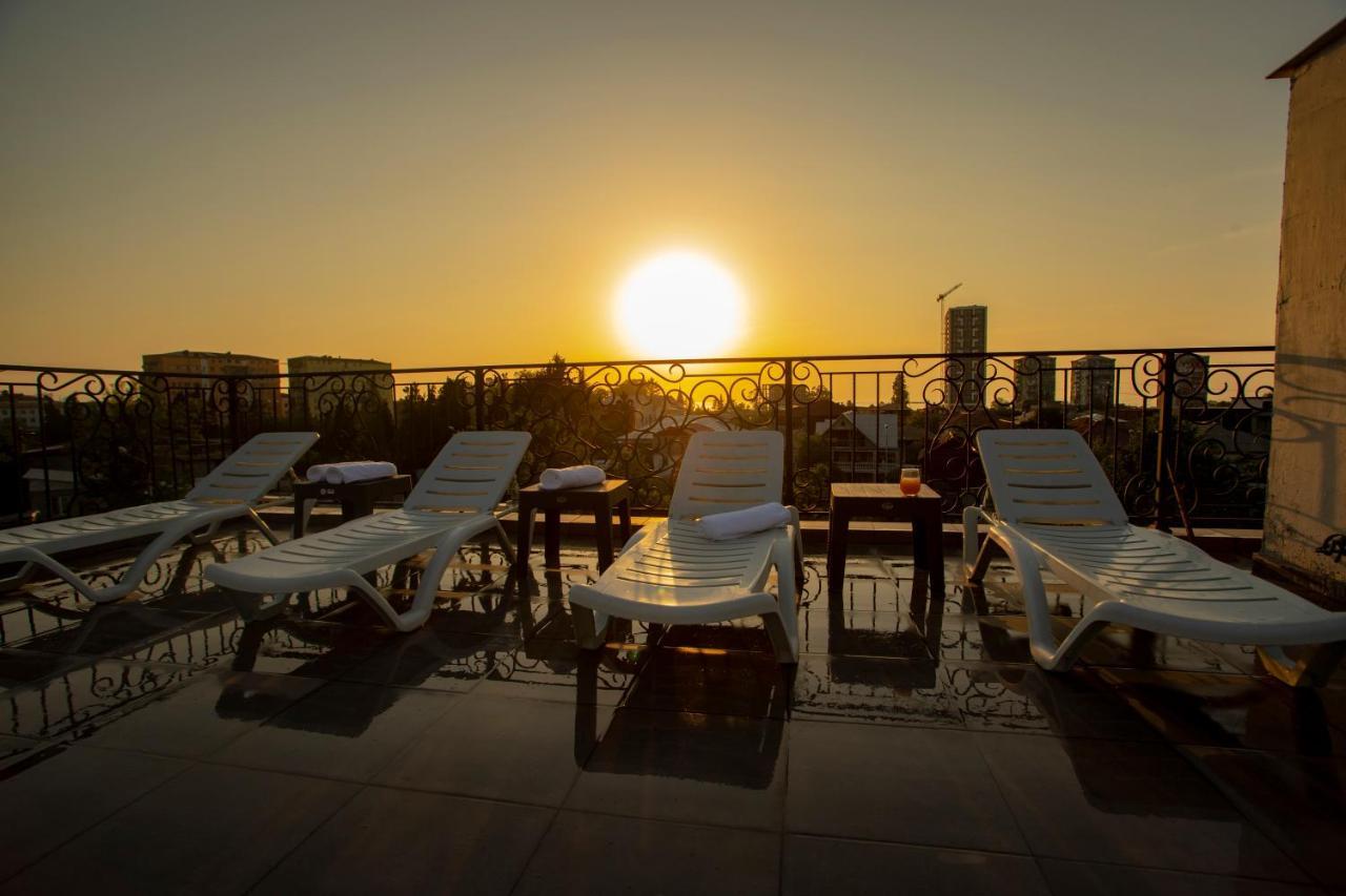 Hotel Pollux Batumi Esterno foto