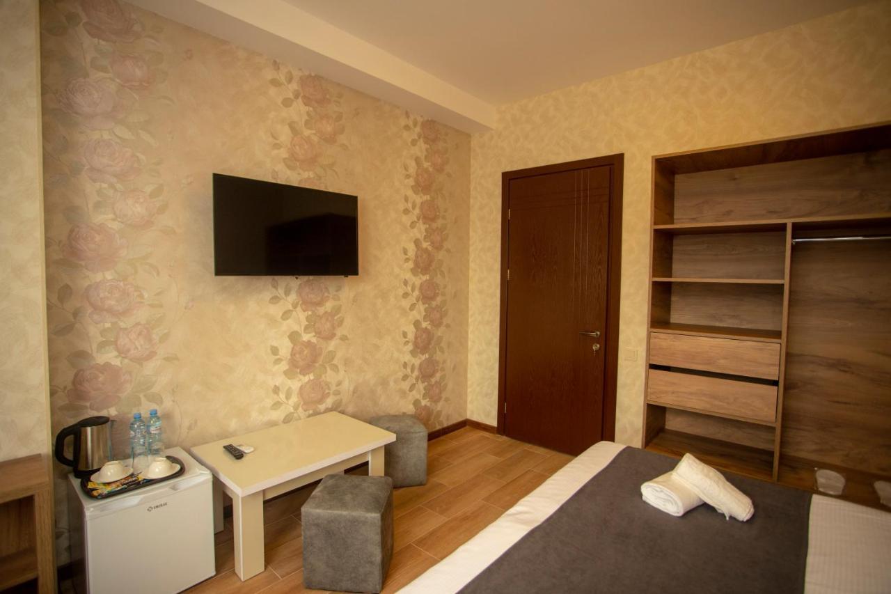 Hotel Pollux Batumi Esterno foto