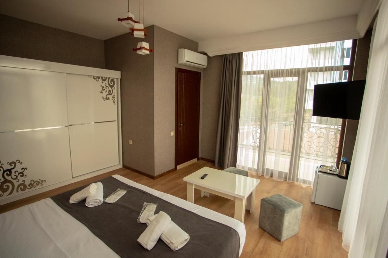 Hotel Pollux Batumi Esterno foto