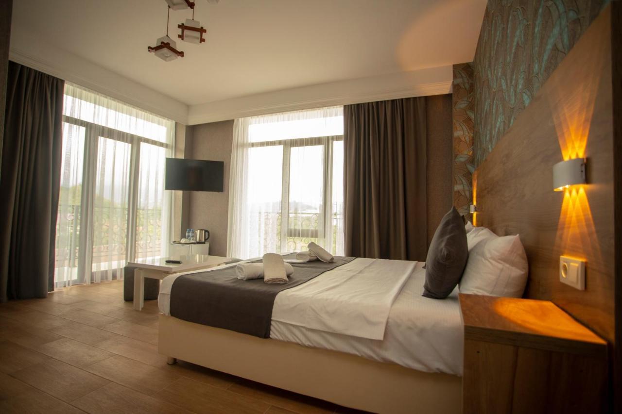 Hotel Pollux Batumi Esterno foto