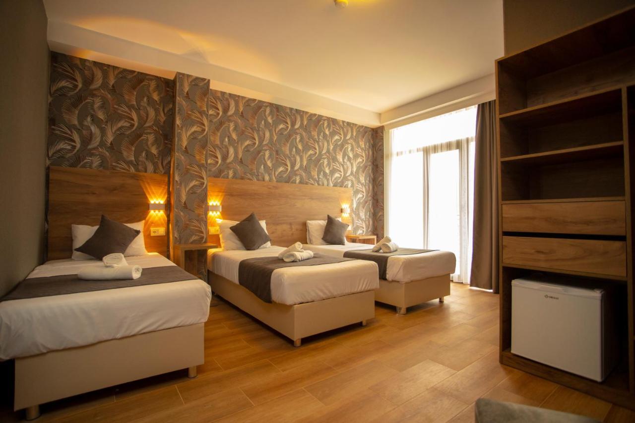 Hotel Pollux Batumi Esterno foto