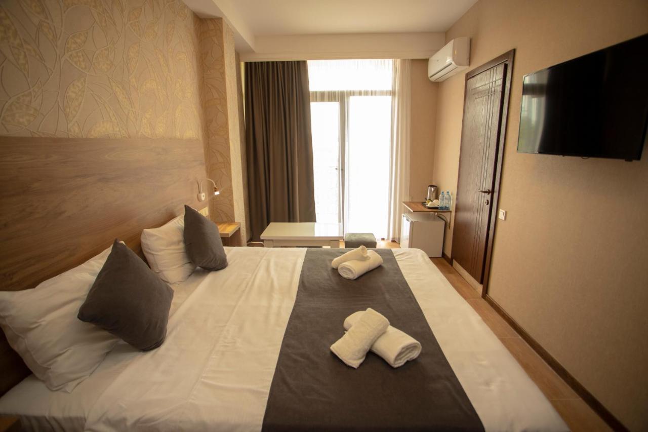 Hotel Pollux Batumi Esterno foto