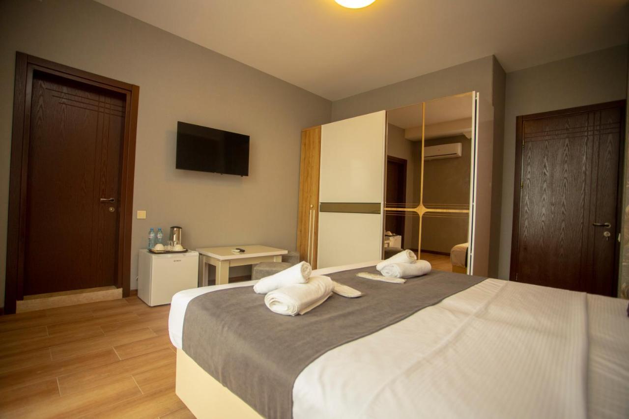 Hotel Pollux Batumi Esterno foto