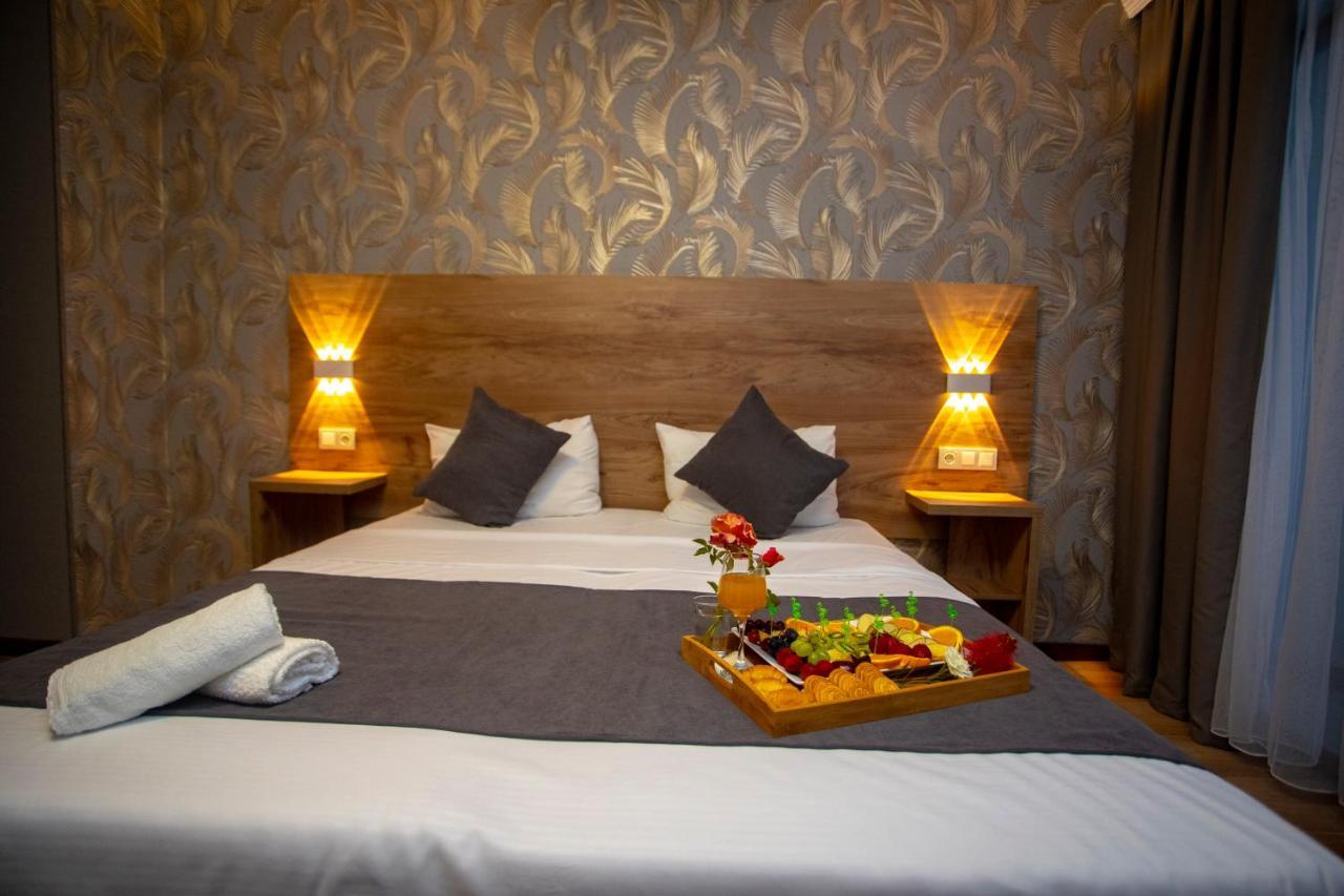 Hotel Pollux Batumi Esterno foto