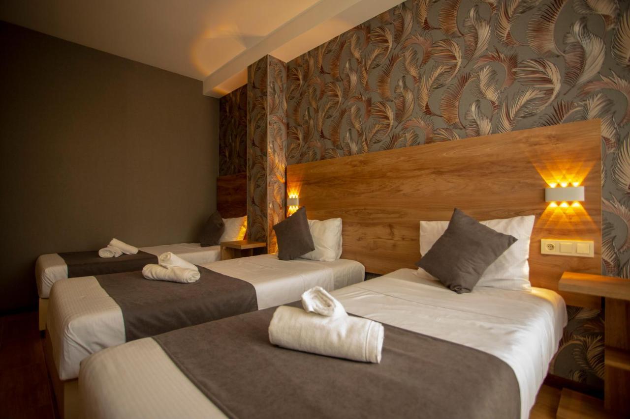 Hotel Pollux Batumi Esterno foto