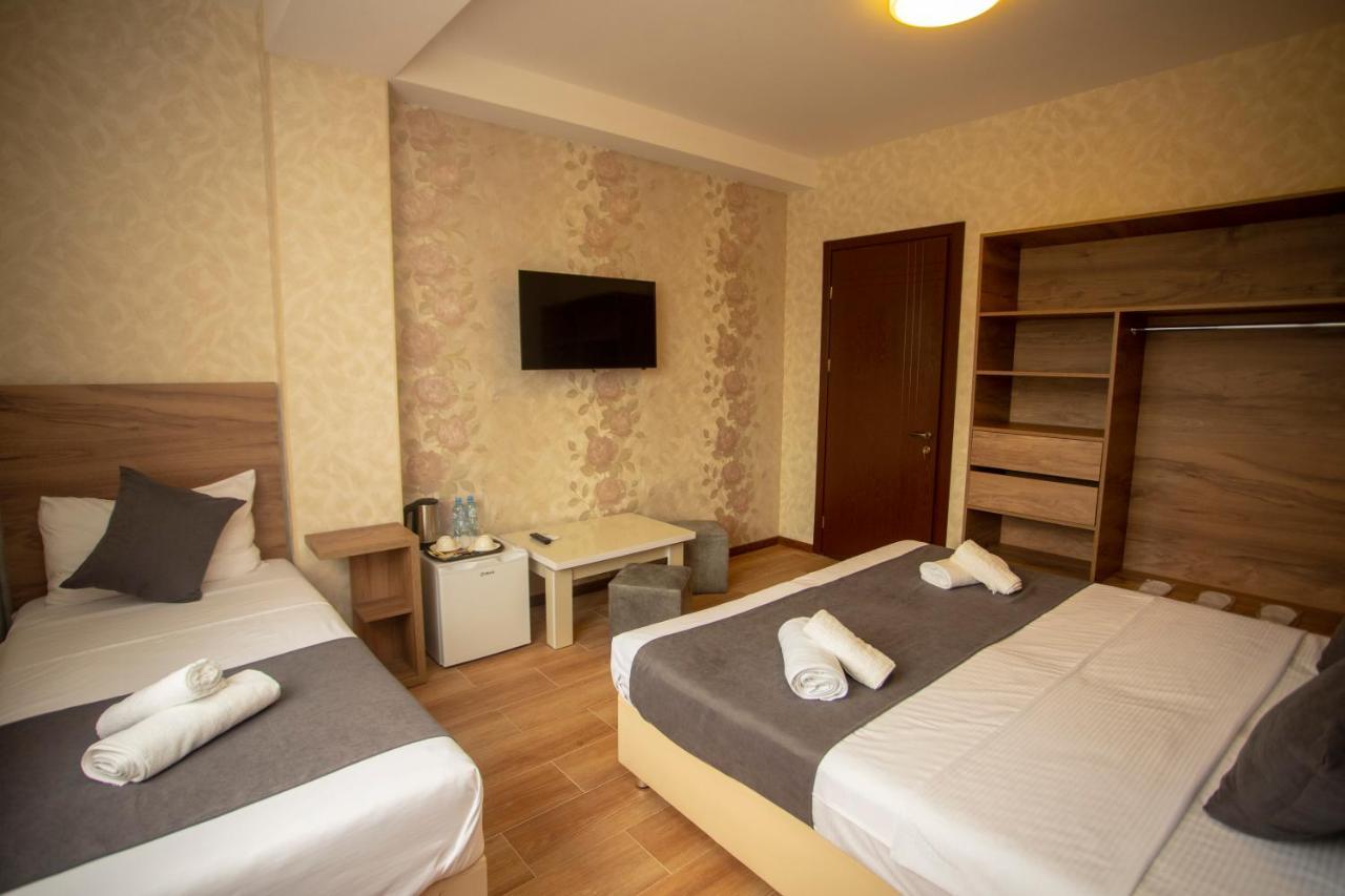 Hotel Pollux Batumi Esterno foto