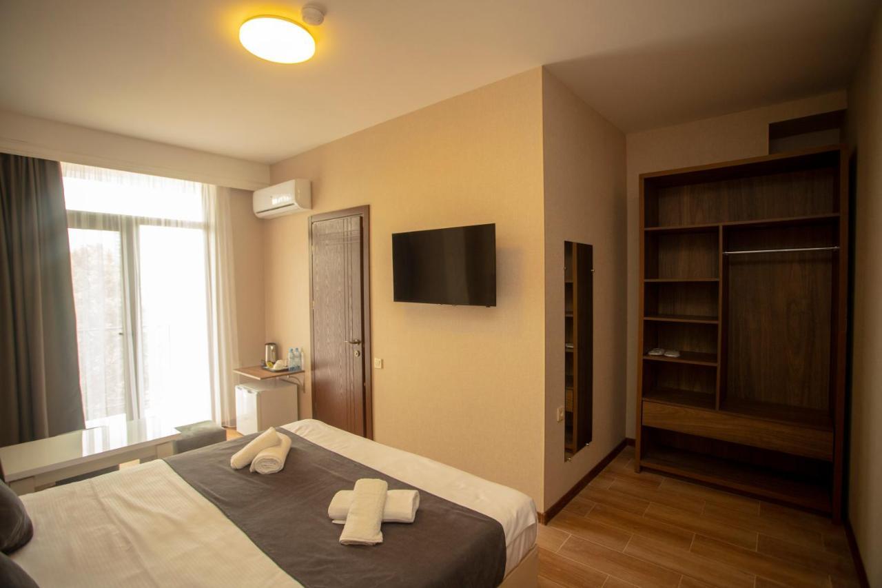 Hotel Pollux Batumi Esterno foto