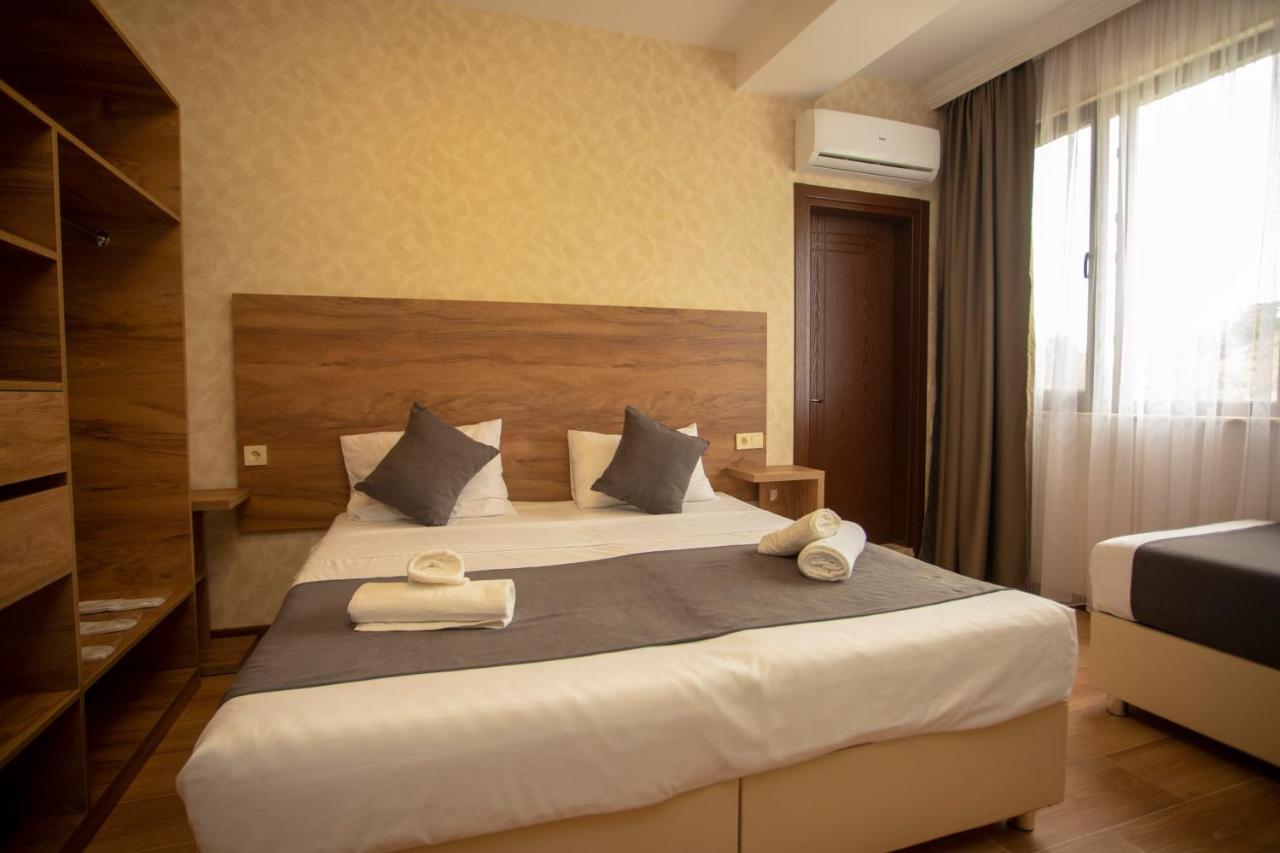 Hotel Pollux Batumi Esterno foto
