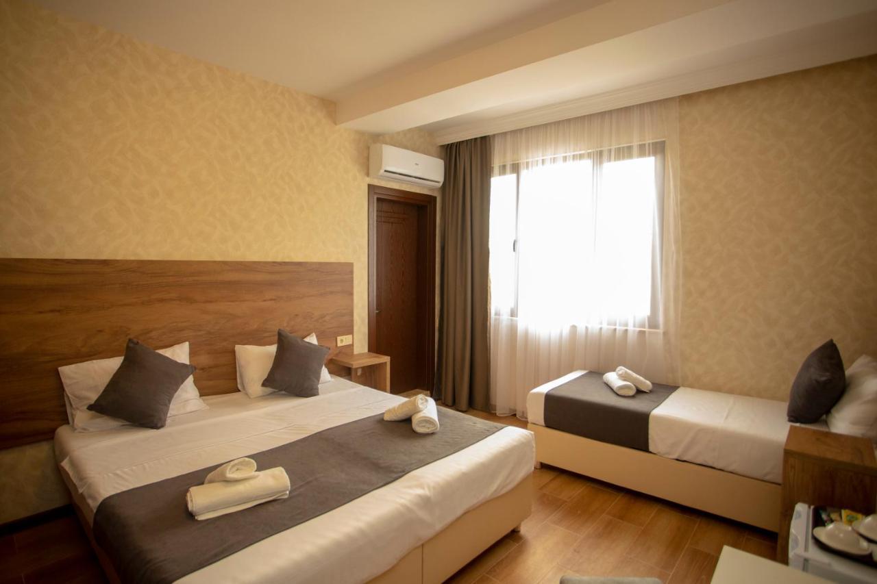 Hotel Pollux Batumi Esterno foto