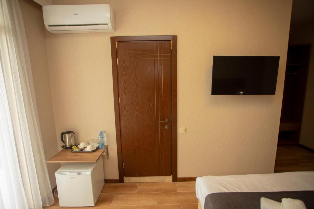 Hotel Pollux Batumi Esterno foto