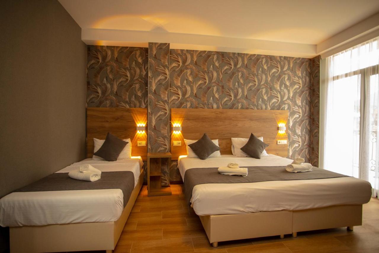 Hotel Pollux Batumi Esterno foto