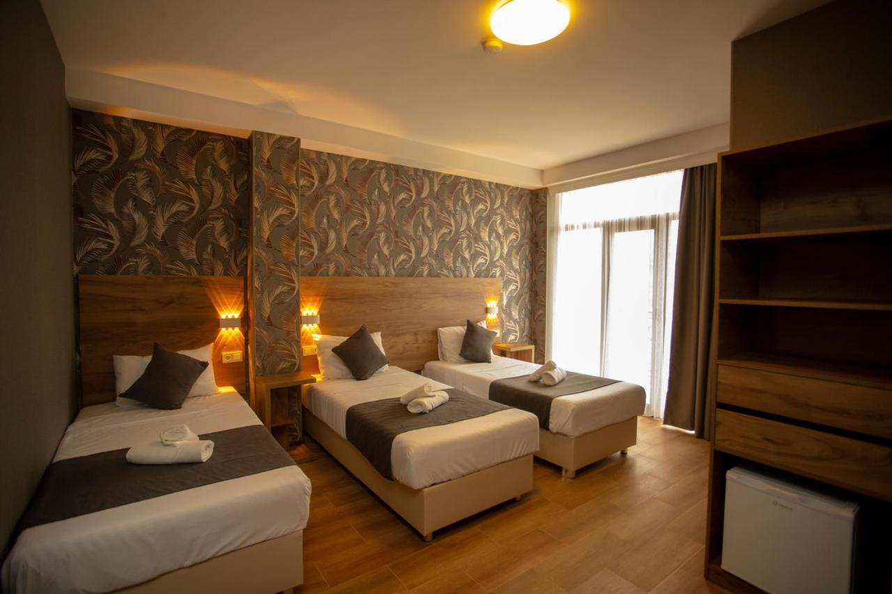 Hotel Pollux Batumi Esterno foto