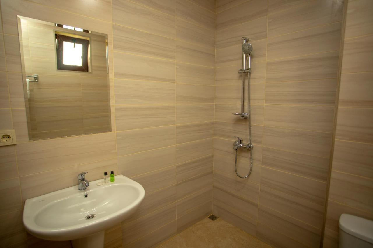 Hotel Pollux Batumi Esterno foto