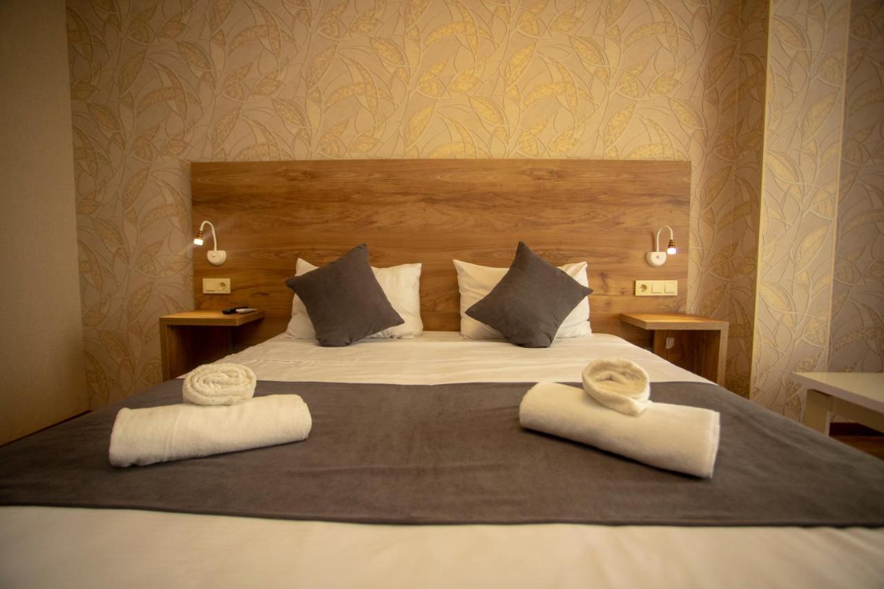 Hotel Pollux Batumi Esterno foto