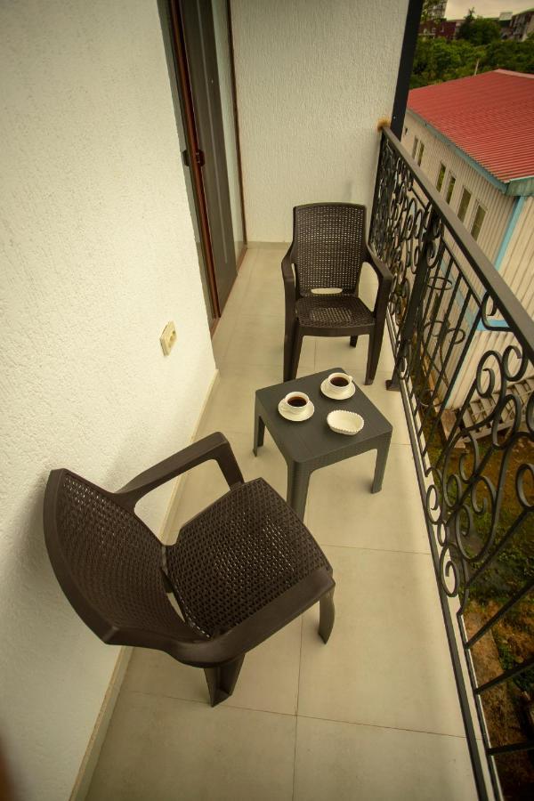 Hotel Pollux Batumi Esterno foto