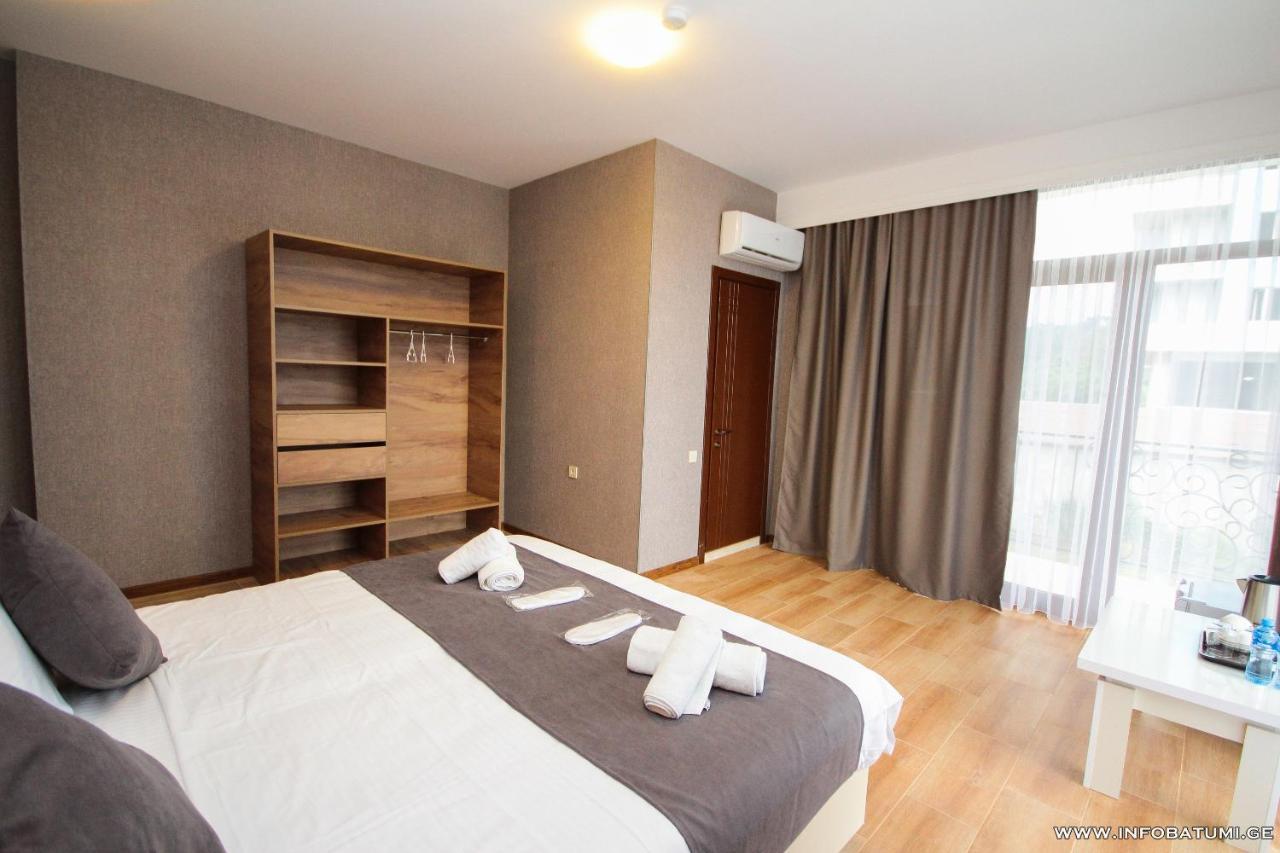 Hotel Pollux Batumi Esterno foto