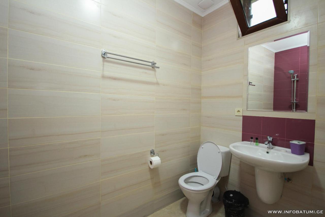 Hotel Pollux Batumi Esterno foto