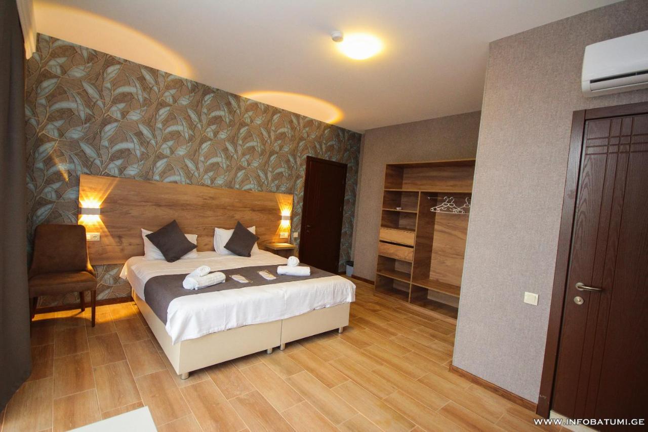 Hotel Pollux Batumi Esterno foto