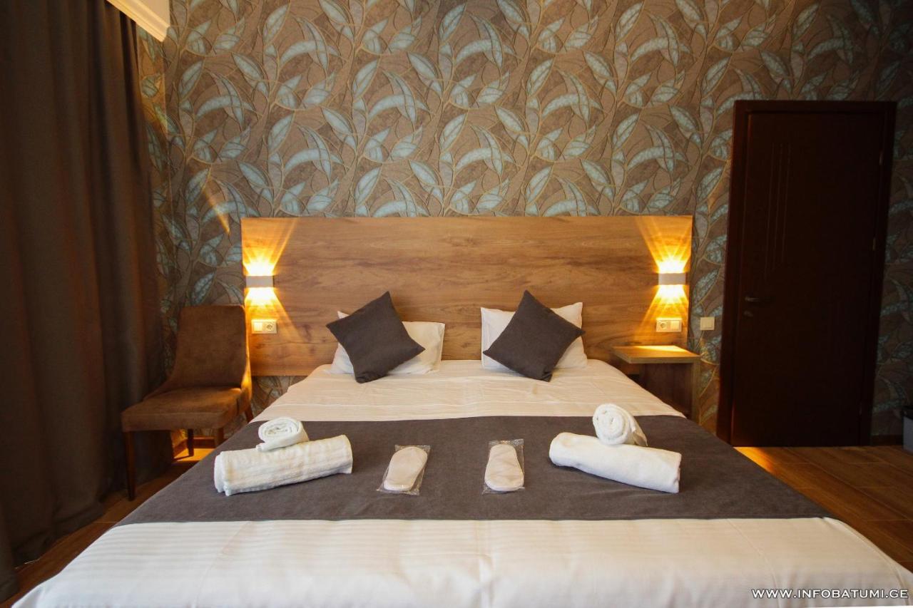 Hotel Pollux Batumi Esterno foto